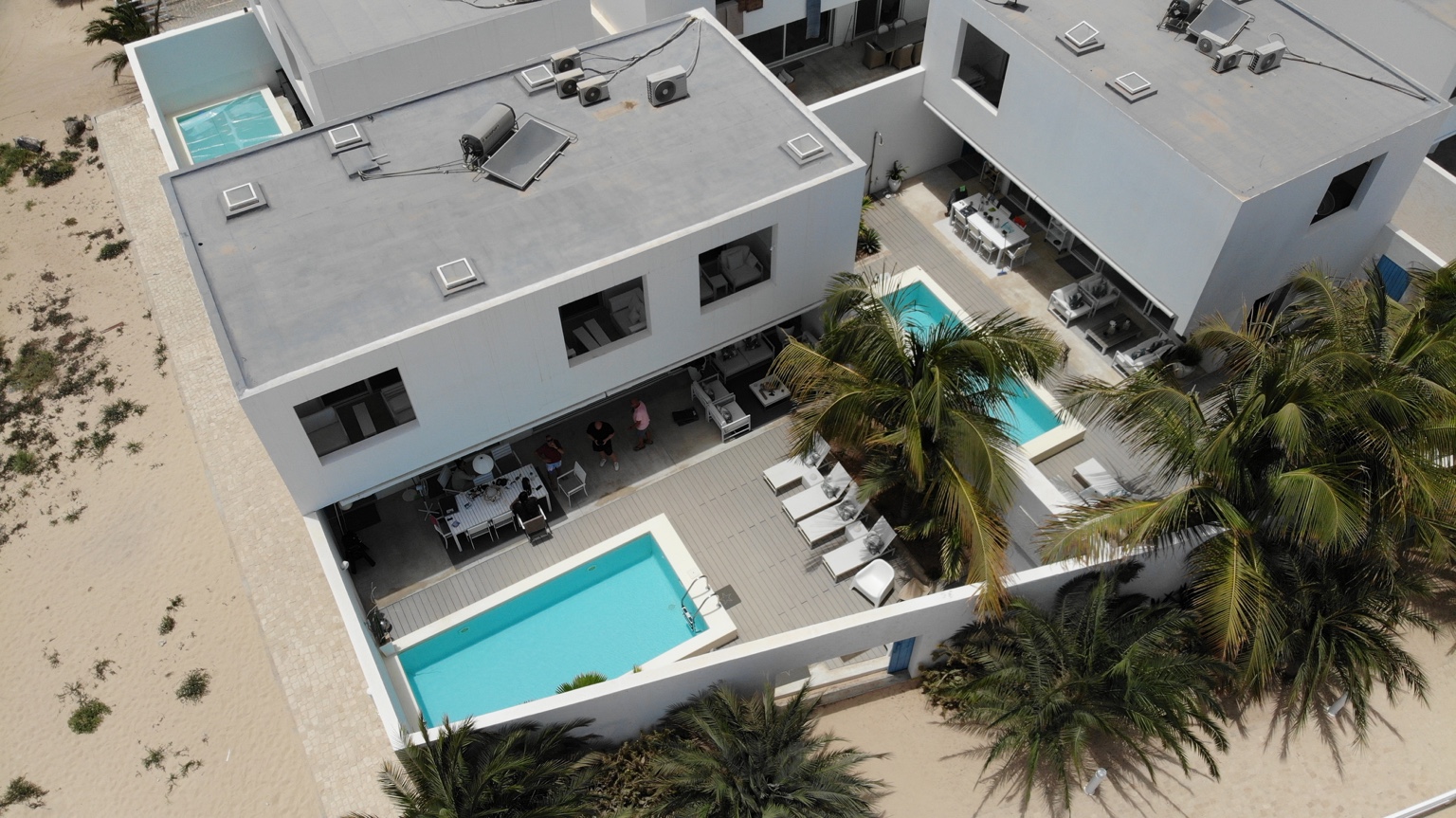 Moderne Villa direkt am Strand mit privatem Pool